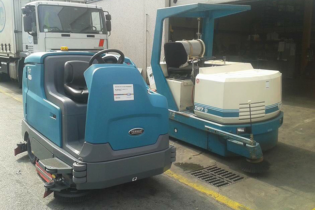 Fronte Lavasciuga pavimenti Tennant T17 VS Tennant 527