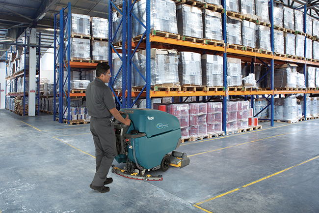 Manufacturing storage Pulizia pavimenti in logistica con Tennant T600