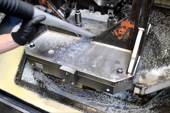 aspirazionetrucioli e oli Aspirazione oli e trucioli in macchine utensili con aspiratore Delfin Tecnoil