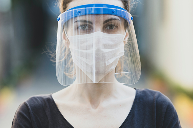 engin-akyurt-LyaZ6DaScxc-unsplash mascherina e visiera
