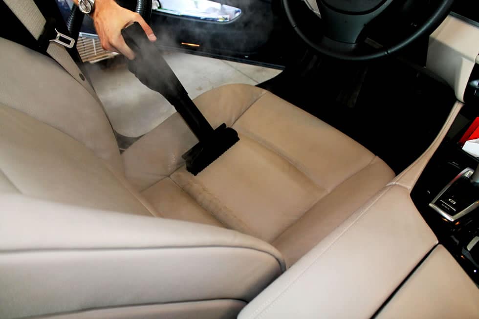 Pulizia sedili con vapore